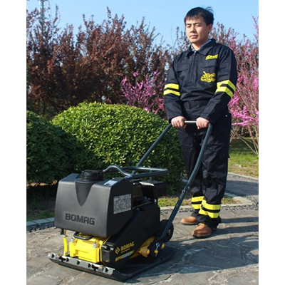 Виброплита Bomag BPS 18/45 Виброплита Bomag BPS 18/45