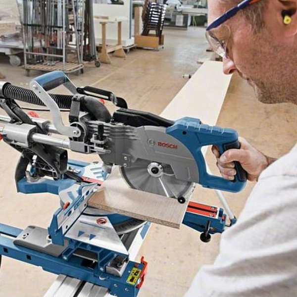 Пила торцовочная Bosch GCM 8 SJL Пила торцовочная Bosch GCM 8 SJL