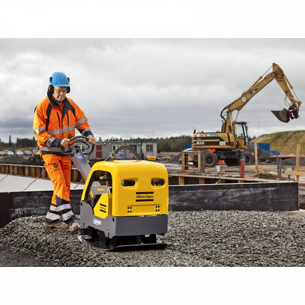 Виброплита реверсивная Atlas Copco LG 400 (650x967, Honda GX390) Виброплита реверсивная Atlas Copco LG 400 (650x967, Honda GX390)