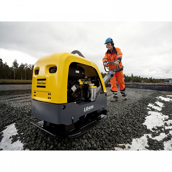 Виброплита реверсивная Atlas Copco LG 400 (650x967, Honda GX390) Виброплита реверсивная Atlas Copco LG 400 (650x967, Honda GX390)