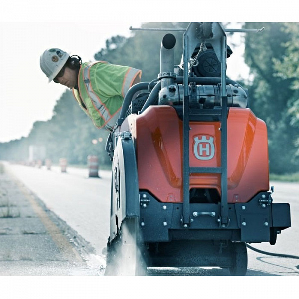 Швонарезчик дизельный Husqvarna FS7000D Швонарезчик дизельный Husqvarna FS7000D